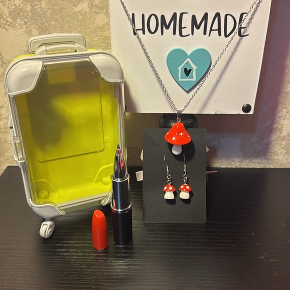 Keychain/Accessory Gift Set - Picture 5 of 6